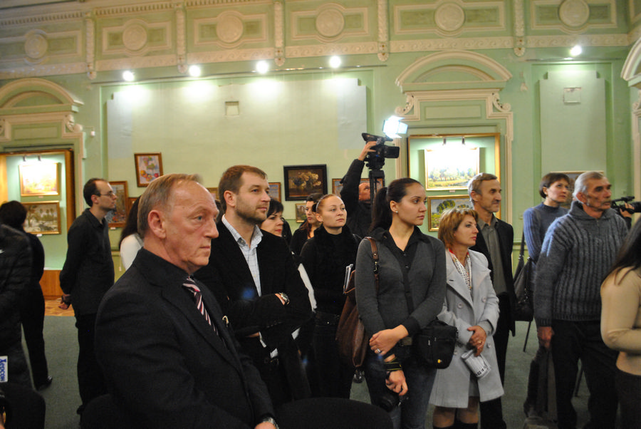Kherson charity fund Ustin assistance exhibition painting art for the benefit of good