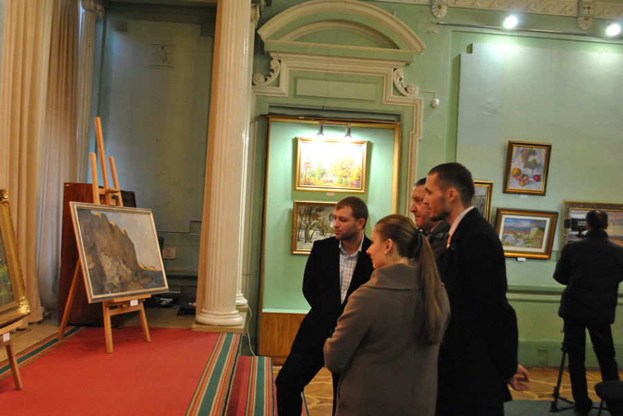 Kherson charity fund Ustin assistance exhibition painting art for the benefit of good